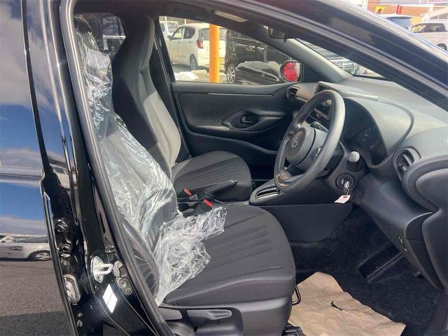 ヤリス Ｘ　バックカメラ　クリアランスソナー　衝突被害軽減システム　オートマチックハイビーム　オートライト　キーレスエントリー　電動格納ミラー　ＣＶＴ　盗難防止システム　衝突安全ボディ　ＡＢＳ　ＥＳＣ　エアコン（46枚目）