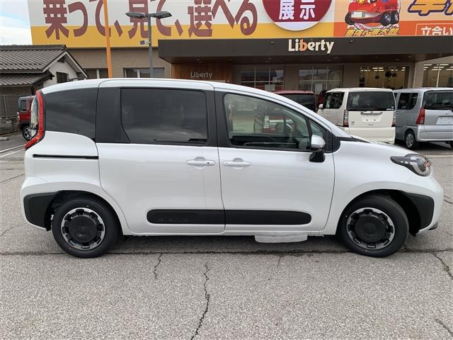 シエンタ ハイブリッドZ 純正ディスプレイオーディオ コネクテッドナビ TV ETC 全周囲カメラ クリアランスソナー オートクルーズコントロール レーンアシスト 衝突被害軽減システム 両側電動スライドドア LEDヘッドランプ(10枚目)