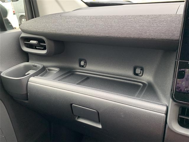 シエンタ ハイブリッドZ 純正ディスプレイオーディオ コネクテッドナビ TV ETC 全周囲カメラ クリアランスソナー オートクルーズコントロール レーンアシスト 衝突被害軽減システム 両側電動スライドドア LEDヘッドランプ(36枚目)