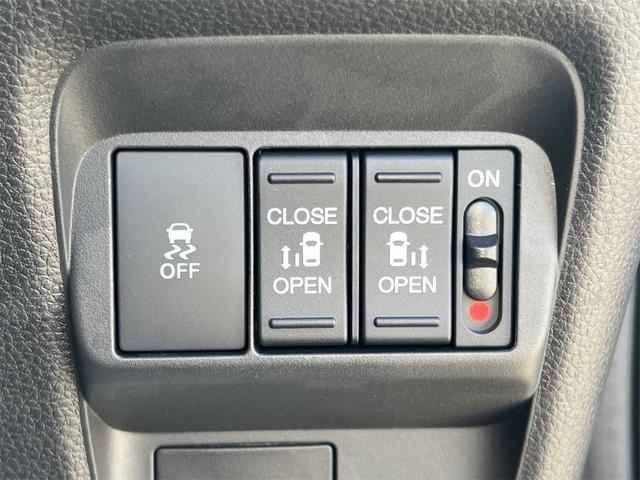 フリード ｅ：ＨＥＶエアー　ＥＸ　ＨｏｎｄａＳＥＮＳＩＮＧ　両側電動スライドドア　クリアランスソナー　アダプティブクルーズコントロール　レーンアシスト　衝突被害軽減システム　ＬＥＤヘッドランプ　電動パーキングブレーキ　シートヒーター（5枚目）