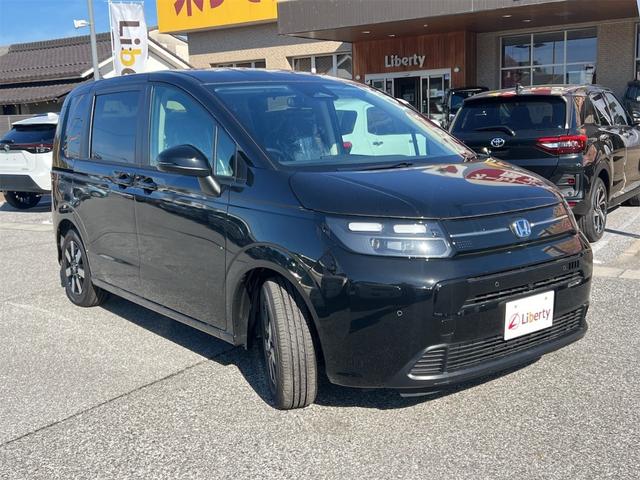 フリード ｅ：ＨＥＶエアー　ＥＸ　ＨｏｎｄａＳＥＮＳＩＮＧ　両側電動スライドドア　クリアランスソナー　アダプティブクルーズコントロール　レーンアシスト　衝突被害軽減システム　ＬＥＤヘッドランプ　電動パーキングブレーキ　シートヒーター（7枚目）