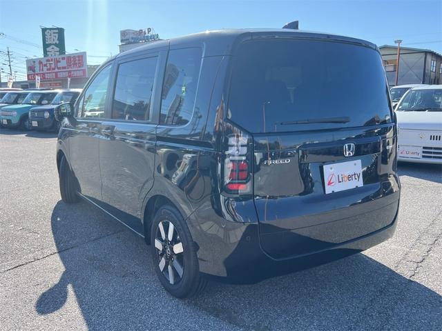 フリード ｅ：ＨＥＶエアー　ＥＸ　ＨｏｎｄａＳＥＮＳＩＮＧ　両側電動スライドドア　クリアランスソナー　アダプティブクルーズコントロール　レーンアシスト　衝突被害軽減システム　ＬＥＤヘッドランプ　電動パーキングブレーキ　シートヒーター（10枚目）