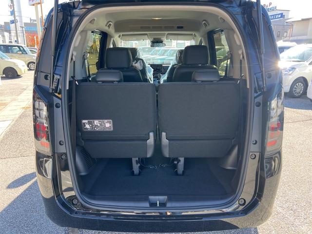 フリード ｅ：ＨＥＶエアー　ＥＸ　ＨｏｎｄａＳＥＮＳＩＮＧ　両側電動スライドドア　クリアランスソナー　アダプティブクルーズコントロール　レーンアシスト　衝突被害軽減システム　ＬＥＤヘッドランプ　電動パーキングブレーキ　シートヒーター（13枚目）