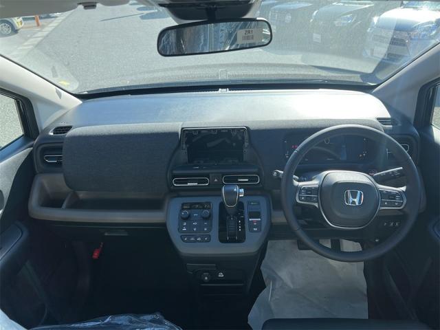 フリード ｅ：ＨＥＶエアー　ＥＸ　ＨｏｎｄａＳＥＮＳＩＮＧ　両側電動スライドドア　クリアランスソナー　アダプティブクルーズコントロール　レーンアシスト　衝突被害軽減システム　ＬＥＤヘッドランプ　電動パーキングブレーキ　シートヒーター（23枚目）