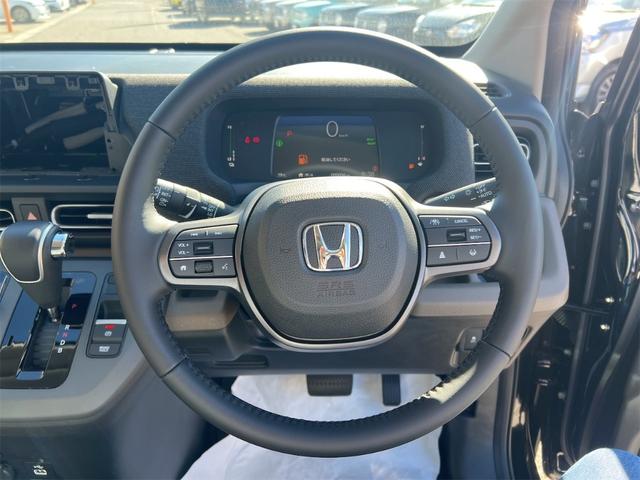 フリード ｅ：ＨＥＶエアー　ＥＸ　ＨｏｎｄａＳＥＮＳＩＮＧ　両側電動スライドドア　クリアランスソナー　アダプティブクルーズコントロール　レーンアシスト　衝突被害軽減システム　ＬＥＤヘッドランプ　電動パーキングブレーキ　シートヒーター（24枚目）