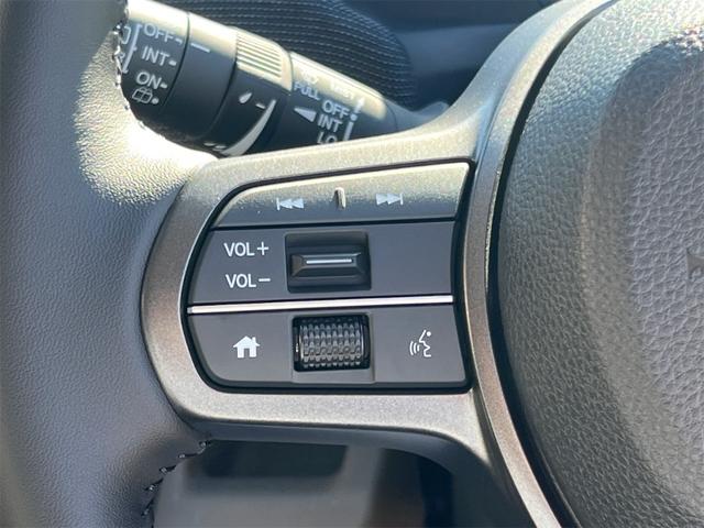 フリード ｅ：ＨＥＶエアー　ＥＸ　ＨｏｎｄａＳＥＮＳＩＮＧ　両側電動スライドドア　クリアランスソナー　アダプティブクルーズコントロール　レーンアシスト　衝突被害軽減システム　ＬＥＤヘッドランプ　電動パーキングブレーキ　シートヒーター（25枚目）