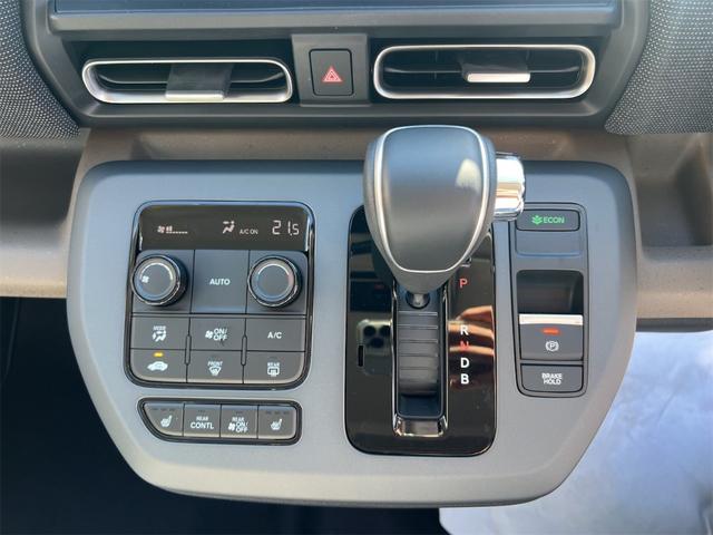 フリード ｅ：ＨＥＶエアー　ＥＸ　ＨｏｎｄａＳＥＮＳＩＮＧ　両側電動スライドドア　クリアランスソナー　アダプティブクルーズコントロール　レーンアシスト　衝突被害軽減システム　ＬＥＤヘッドランプ　電動パーキングブレーキ　シートヒーター（28枚目）