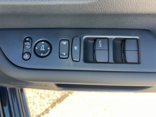 フリード ｅ：ＨＥＶエアー　ＥＸ　ＨｏｎｄａＳＥＮＳＩＮＧ　両側電動スライドドア　クリアランスソナー　アダプティブクルーズコントロール　レーンアシスト　衝突被害軽減システム　ＬＥＤヘッドランプ　電動パーキングブレーキ　シートヒーター（31枚目）