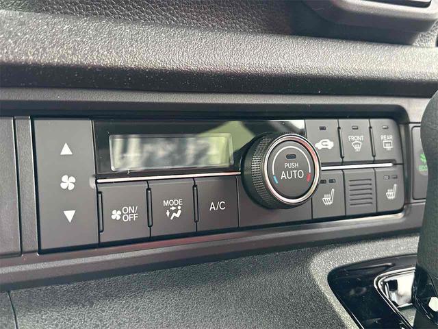 Ｎ－ＢＯＸカスタム ベースグレード　ＨｏｎｄａＳＥＮＳＩＮＧ　片側電動スライドドア　アダプティブクルーズコントロール　ＬＥＤヘッドライト　電動パーキングブレーキ　オートライト　スマートキー　前席シートヒーター　純正アルミホイール（7枚目）