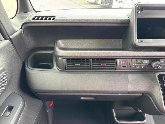 Ｎ－ＢＯＸカスタム ベースグレード　ＨｏｎｄａＳＥＮＳＩＮＧ　片側電動スライドドア　アダプティブクルーズコントロール　ＬＥＤヘッドライト　電動パーキングブレーキ　オートライト　スマートキー　前席シートヒーター　純正アルミホイール（10枚目）