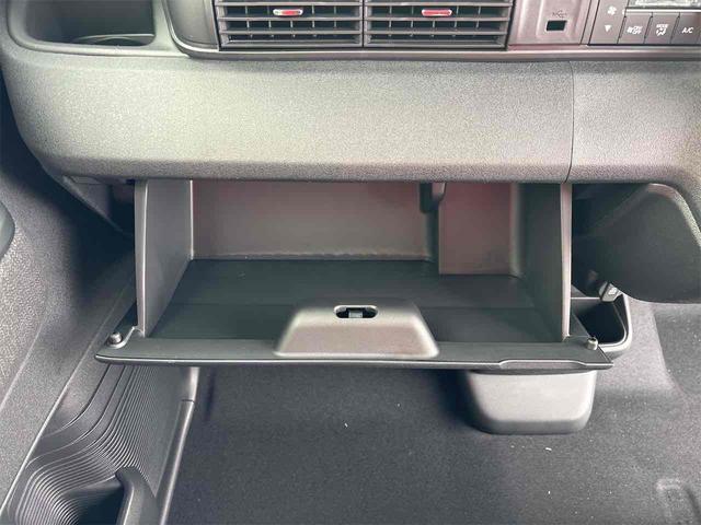 Ｎ－ＢＯＸカスタム ベースグレード　ＨｏｎｄａＳＥＮＳＩＮＧ　片側電動スライドドア　アダプティブクルーズコントロール　ＬＥＤヘッドライト　電動パーキングブレーキ　オートライト　スマートキー　前席シートヒーター　純正アルミホイール（11枚目）