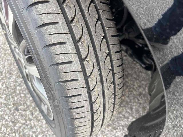 Ｎ－ＢＯＸカスタム ベースグレード　ＨｏｎｄａＳＥＮＳＩＮＧ　片側電動スライドドア　アダプティブクルーズコントロール　ＬＥＤヘッドライト　電動パーキングブレーキ　オートライト　スマートキー　前席シートヒーター　純正アルミホイール（24枚目）