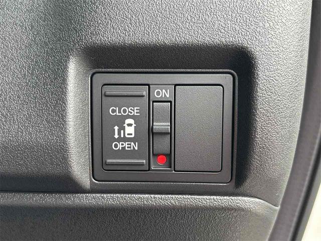 Ｎ－ＢＯＸカスタム ベースグレード　バックカメラ　両側スライド・片側電動　クリアランスソナー　オートクルーズコントロール　オートライト　スマートキー　アイドリングストップ　電動格納ミラー　シートヒーター　ベンチシート　ＣＶＴ　ＥＳＣ（16枚目）