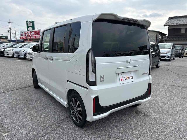 Ｎ－ＢＯＸカスタム ベースグレード　バックカメラ　両側スライド・片側電動　クリアランスソナー　オートクルーズコントロール　オートライト　スマートキー　アイドリングストップ　電動格納ミラー　シートヒーター　ベンチシート　ＣＶＴ　ＥＳＣ（24枚目）