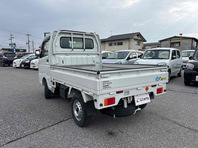 ＮＴ１００クリッパートラック ＤＸ　ＭＴ　オートライト　ＥＳＣ　エアコン　運転席エアバッグ　助手席エアバッグ（10枚目）