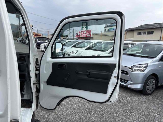 ＮＴ１００クリッパートラック ＤＸ　ＭＴ　オートライト　ＥＳＣ　エアコン　運転席エアバッグ　助手席エアバッグ（20枚目）