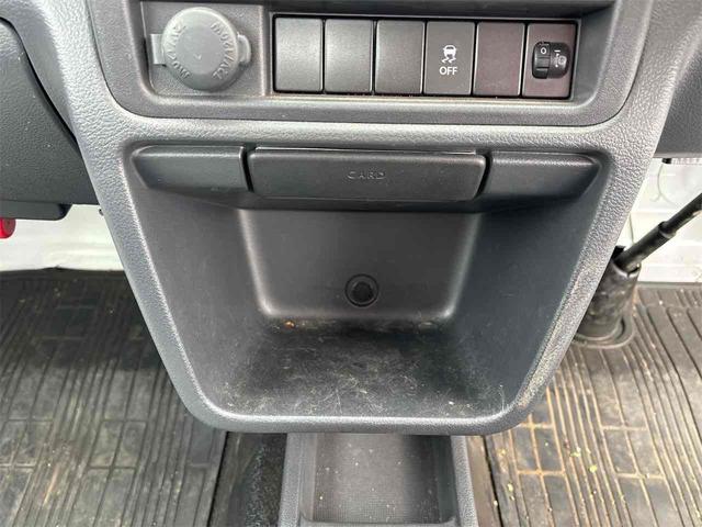 ＮＴ１００クリッパートラック ＤＸ　ＭＴ　オートライト　ＥＳＣ　エアコン　運転席エアバッグ　助手席エアバッグ（29枚目）