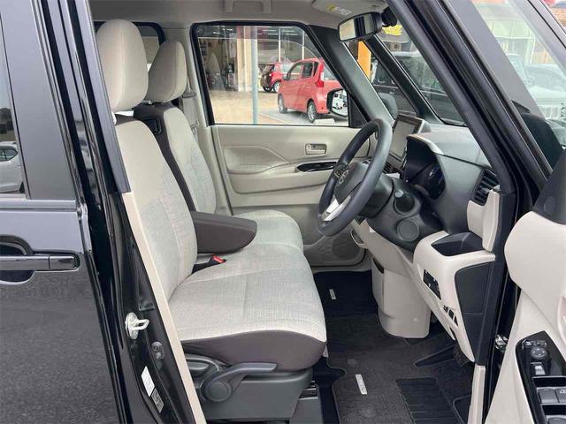 ルークス Ｘ　全周囲カメラ　両側スライド・片側電動　ナビ　ＴＶ　オートライト　スマートキー　アイドリングストップ　電動格納ミラー　ベンチシート　ＣＶＴ　ＣＤ　ＤＶＤ再生（50枚目）