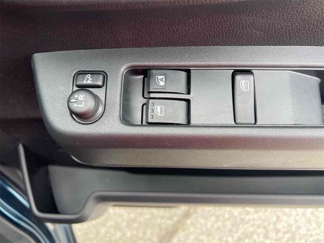 �p���[�E�B���h�E�̃X�C�b�`�ł���B�^�]�Ȃɋ��Ȃ��瑋���J���߂̃R���g���[���ł��܂���B