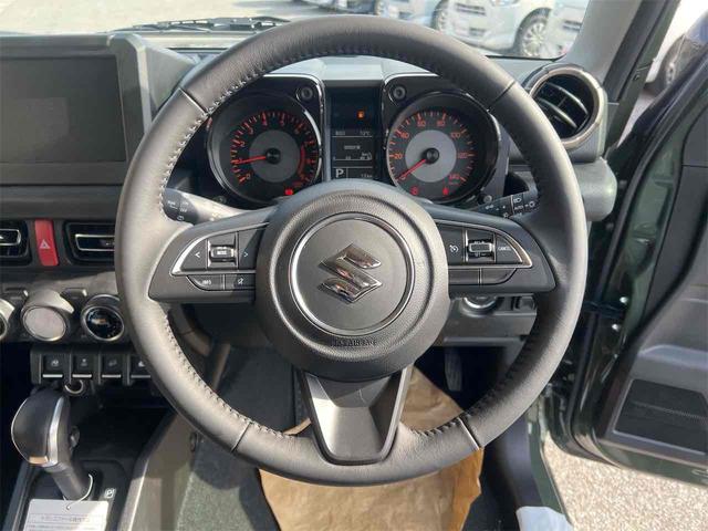 ジムニー ＸＣ　クリアランスソナー　オートクルーズコントロール　レーンアシスト　衝突被害軽減システム　オートライト　ヘッドライトウォッシャー　スマートキー　アイドリングストップ　電動格納ミラー　シートヒーター　ＡＴ（5枚目）