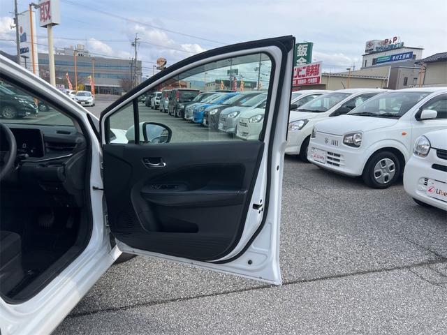 ノート Ｘ　ＥＴＣ　バックカメラ　ナビ　ＴＶ　クリアランスソナー　衝突被害軽減システム　スマートキー　電動格納ミラー　ＣＶＴ　盗難防止システム　衝突安全ボディ　ＡＢＳ　ＥＳＣ　ＣＤ　ＵＳＢ　Ｂｌｕｅｔｏｏｔｈ（34枚目）