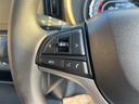自ら操るハンドル！ドライバーの生命線です。目線を大きくそらすことなくボタンの操作を行うことができるので、安全にも配慮できますね。