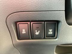 座席のシートを温めるシートヒーター！その温かさは一度経験したら欠かすことができません！エアコンで乾燥しやすい車内も防ぐ事ができます！ 3