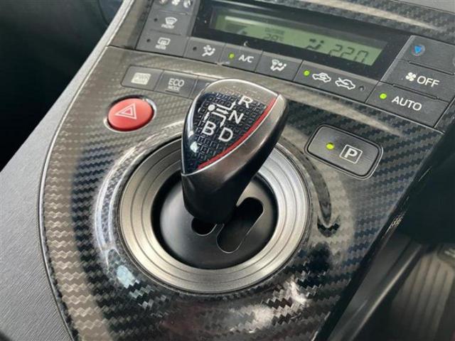 プリウス ＳツーリングセレクションＧｓ　保証書／純正　ＳＤナビ／ヘッドランプ　ＬＥＤ／Ｂｌｕｅｔｏｏｔｈ接続／ＥＴＣ／ＥＢＤ付ＡＢＳ／横滑り防止装置／アイドリングストップ／バックモニター／フルセグＴＶ／ＤＶＤ／禁煙車／エアバッグ　運転席（17枚目）