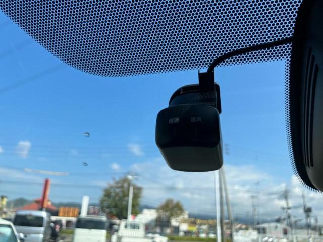 セレナ ハイウェイスターＶ　新品タイヤ／保証書／純正　１０インチ　ナビ／エマージェンシーブレーキ／両側電動スライドドア／アラウンドビューモニター／車線逸脱防止支援システム／ドライブレコーダー　純正／ヘッドランプ　ＬＥＤ　ドラレコ（40枚目）