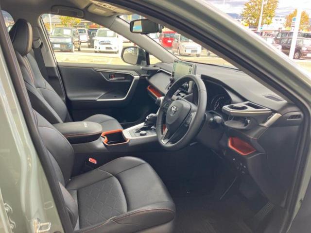 RAV4 4WDアドベンチャー 新品タイヤ/保証書/ディスプレイオーディオ10インチ/衝突安全装置/シートヒーター 前席/車線逸脱防止支援システム/ヘッドランプ LED/Bluetooth接続/ETC/EBD付ABS バックカメラ(4枚目)