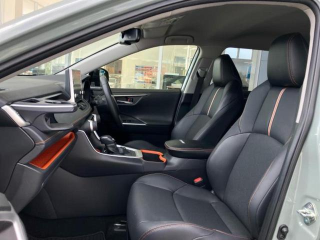 RAV4 4WDアドベンチャー 新品タイヤ/保証書/ディスプレイオーディオ10インチ/衝突安全装置/シートヒーター 前席/車線逸脱防止支援システム/ヘッドランプ LED/Bluetooth接続/ETC/EBD付ABS バックカメラ(6枚目)