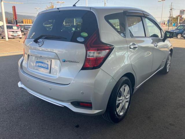 ノート eパワーB 衝突安全装置/アラウンドビューモニター/車線逸脱防止支援システム/EBD付ABS/横滑り防止装置/アイドリングストップ/エアバッグ 運転席/エアバッグ 助手席/アルミホイール/パワーウインドウ(3枚目)