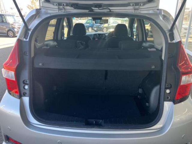 ノート eパワーB 衝突安全装置/アラウンドビューモニター/車線逸脱防止支援システム/EBD付ABS/横滑り防止装置/アイドリングストップ/エアバッグ 運転席/エアバッグ 助手席/アルミホイール/パワーウインドウ(19枚目)