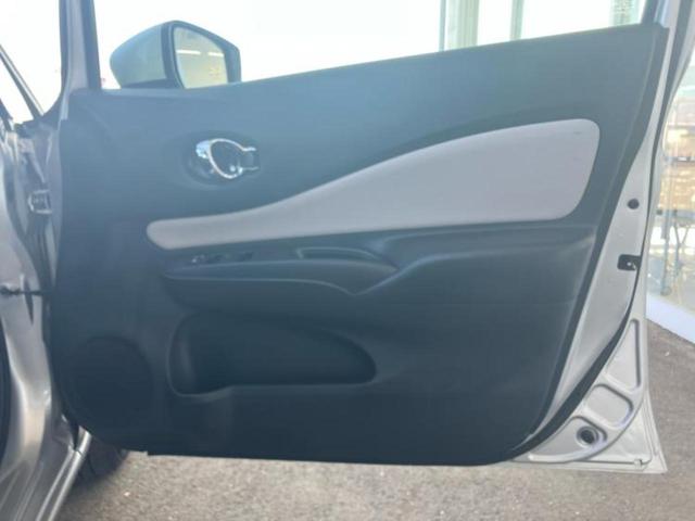 ノート eパワーB 衝突安全装置/アラウンドビューモニター/車線逸脱防止支援システム/EBD付ABS/横滑り防止装置/アイドリングストップ/エアバッグ 運転席/エアバッグ 助手席/アルミホイール/パワーウインドウ(21枚目)