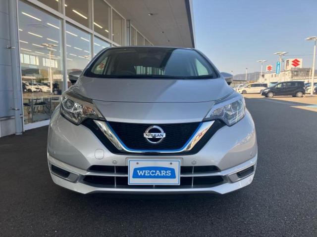 ノート eパワーB 衝突安全装置/アラウンドビューモニター/車線逸脱防止支援システム/EBD付ABS/横滑り防止装置/アイドリングストップ/エアバッグ 運転席/エアバッグ 助手席/アルミホイール/パワーウインドウ(41枚目)