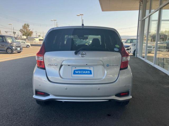 ノート eパワーB 衝突安全装置/アラウンドビューモニター/車線逸脱防止支援システム/EBD付ABS/横滑り防止装置/アイドリングストップ/エアバッグ 運転席/エアバッグ 助手席/アルミホイール/パワーウインドウ(42枚目)