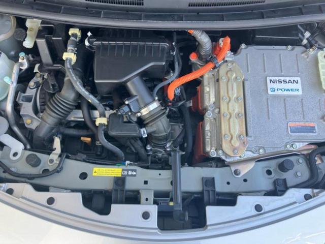 ノート eパワーB 衝突安全装置/アラウンドビューモニター/車線逸脱防止支援システム/EBD付ABS/横滑り防止装置/アイドリングストップ/エアバッグ 運転席/エアバッグ 助手席/アルミホイール/パワーウインドウ(46枚目)