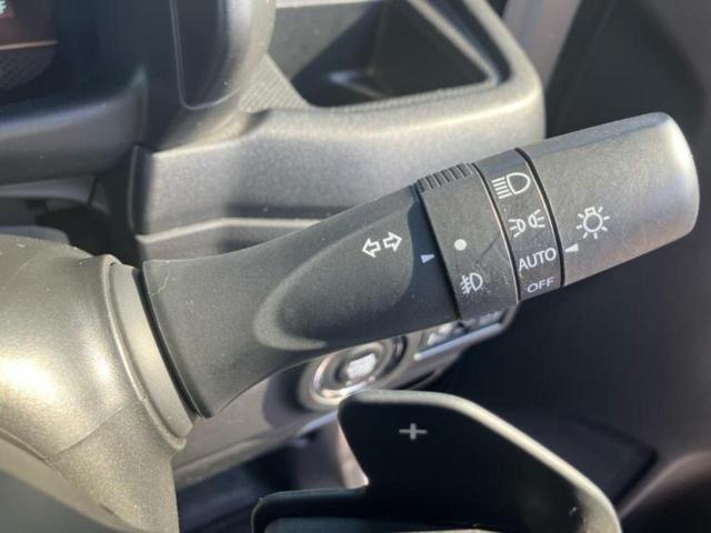 スペーシアカスタム ハイブリッドＸＳターボ　新品タイヤ／保証書／純正　９インチ　ＳＤナビ／両側電動スライドドア／シートヒーター　前席／全方位モニター／車線逸脱防止支援システム／シート　ハーフレザー／ドライブレコーダー　純正　ターボ　全周囲カメラ（17枚目）