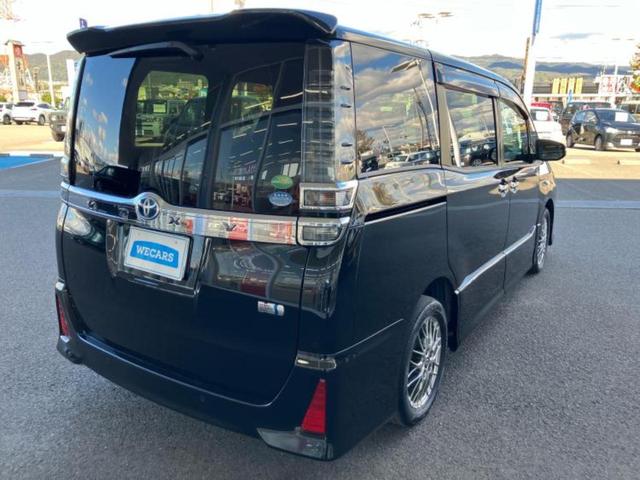 ヴォクシー ハイブリッドZSキラメキ2 新品タイヤ/保証書/純正 10インチ SDナビ/フリップダウンモニター 純正 12.1インチ/衝突安全装置/両側電動スライドドア/車線逸脱防止支援システム/ヘッドランプ LED 衝突被害軽減システム(3枚目)