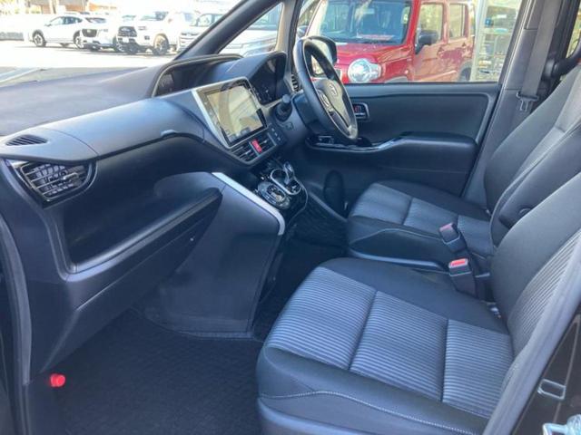 ヴォクシー ハイブリッドZSキラメキ2 新品タイヤ/保証書/純正 10インチ SDナビ/フリップダウンモニター 純正 12.1インチ/衝突安全装置/両側電動スライドドア/車線逸脱防止支援システム/ヘッドランプ LED 衝突被害軽減システム(7枚目)