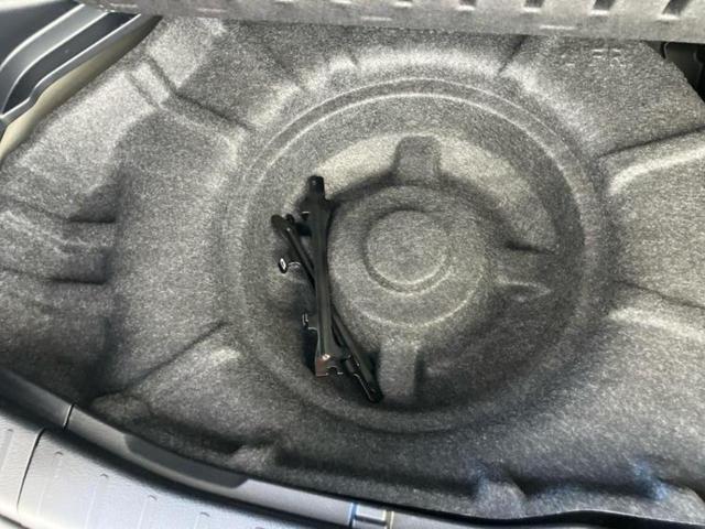 ヴォクシー ハイブリッドZSキラメキ2 新品タイヤ/保証書/純正 10インチ SDナビ/フリップダウンモニター 純正 12.1インチ/衝突安全装置/両側電動スライドドア/車線逸脱防止支援システム/ヘッドランプ LED 衝突被害軽減システム(27枚目)