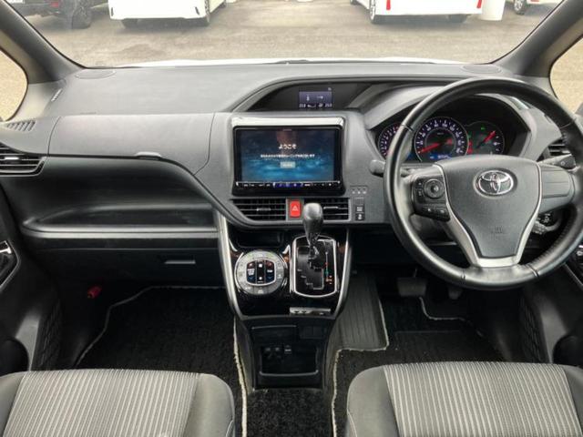 ヴォクシー ＺＳキラメキ２　保証書／社外　９インチ　ＳＤナビ／フリップダウンモニター／衝突安全装置／両側電動スライドドア／車線逸脱防止支援システム／パーキングアシスト　バックガイド／ヘッドランプ　ＬＥＤ　衝突被害軽減システム（4枚目）