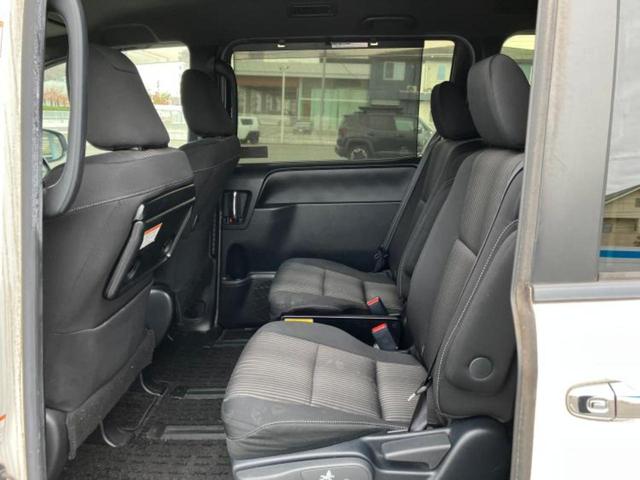 ヴォクシー ＺＳキラメキ２　保証書／社外　９インチ　ＳＤナビ／フリップダウンモニター／衝突安全装置／両側電動スライドドア／車線逸脱防止支援システム／パーキングアシスト　バックガイド／ヘッドランプ　ＬＥＤ　衝突被害軽減システム（6枚目）