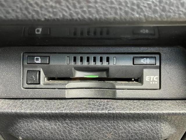 ヴォクシー ＺＳキラメキ２　保証書／社外　９インチ　ＳＤナビ／フリップダウンモニター／衝突安全装置／両側電動スライドドア／車線逸脱防止支援システム／パーキングアシスト　バックガイド／ヘッドランプ　ＬＥＤ　衝突被害軽減システム（16枚目）