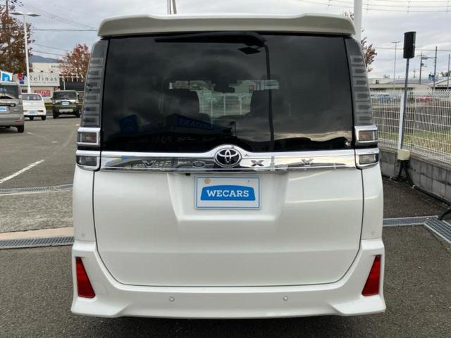 ヴォクシー ＺＳキラメキ２　保証書／社外　９インチ　ＳＤナビ／フリップダウンモニター／衝突安全装置／両側電動スライドドア／車線逸脱防止支援システム／パーキングアシスト　バックガイド／ヘッドランプ　ＬＥＤ　衝突被害軽減システム（46枚目）