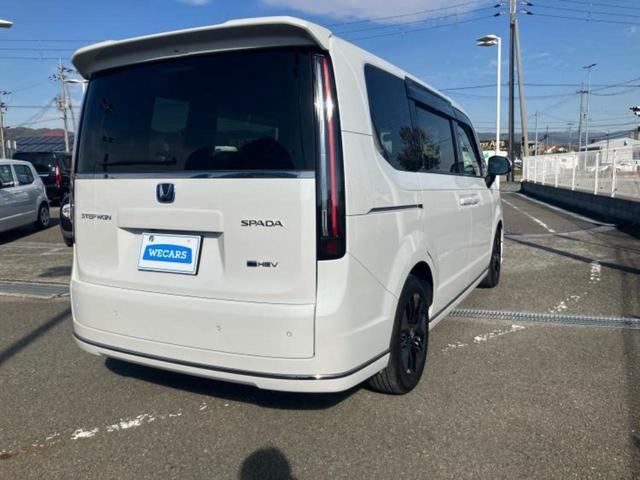 ステップワゴン ｅＨＥＶスパーダ　新品タイヤ／保証書／純正　１１インチ　ＳＤナビ／フリップダウンモニター　純正　１２．８インチ／衝突安全装置／両側電動スライドドア／シートヒーター／車線逸脱防止支援システム／シート　合皮　バックカメラ（3枚目）