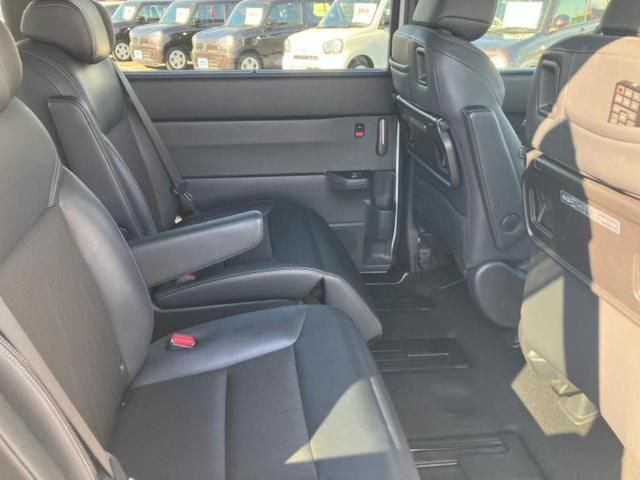 ステップワゴン ｅＨＥＶスパーダ　新品タイヤ／保証書／純正　１１インチ　ＳＤナビ／フリップダウンモニター　純正　１２．８インチ／衝突安全装置／両側電動スライドドア／シートヒーター／車線逸脱防止支援システム／シート　合皮　バックカメラ（5枚目）