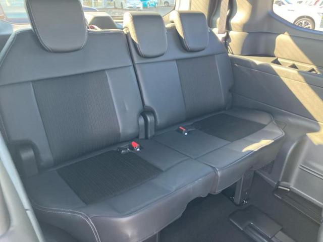 ステップワゴン ｅＨＥＶスパーダ　新品タイヤ／保証書／純正　１１インチ　ＳＤナビ／フリップダウンモニター　純正　１２．８インチ／衝突安全装置／両側電動スライドドア／シートヒーター／車線逸脱防止支援システム／シート　合皮　バックカメラ（6枚目）