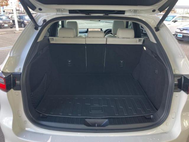 ＣＸ－６０ ＸＤエクスクルーシブモード　サンルーフ／ＢＯＳＥ／保証書／純正　１１．６インチ　ＳＤナビ／衝突安全装置／シートヒーター／全方位モニター／車線逸脱防止支援システム／シート　フルレザー／電動バックドア／ドライブレコーダー　社外（19枚目）