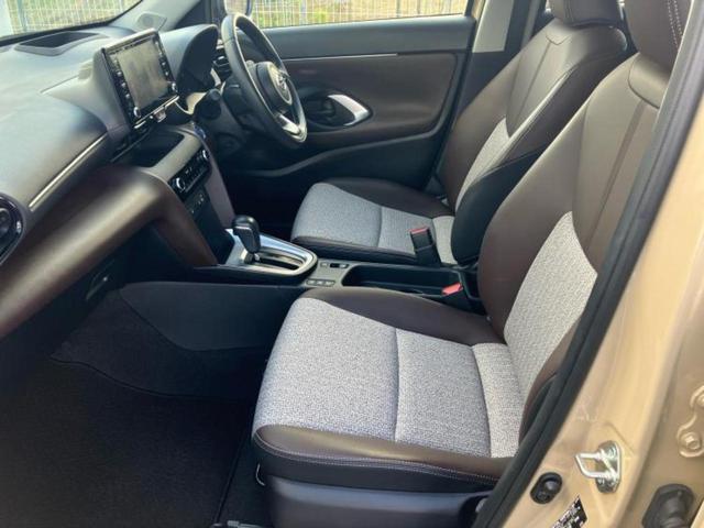 ヤリスクロス ハイブリッドZ 新品タイヤ/保証書/ディスプレイオーディオ8インチ/衝突安全装置/シートヒーター/全方位モニター/車線逸脱防止支援システム/シート ハーフレザー/ドライブレコーダー 純正 衝突被害軽減システム TV(6枚目)